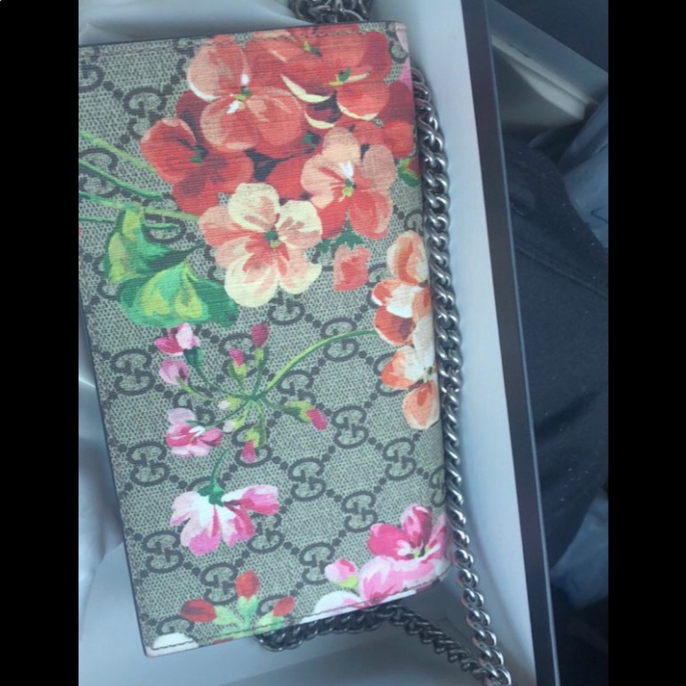 Gucci bloom authentic wallet on chain